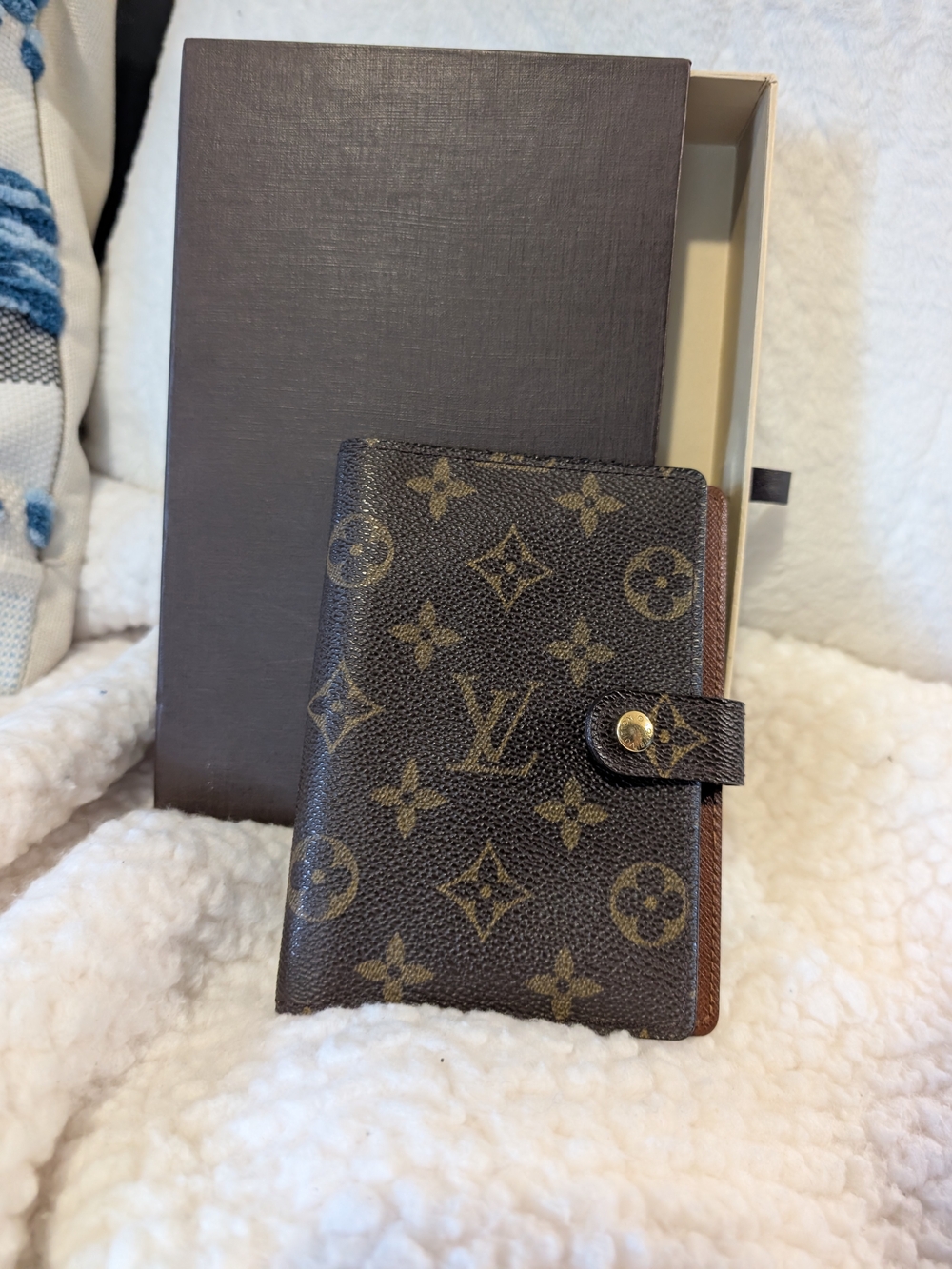 (SOLD) Louis Vuitton Monogram Brown Canvas Agenda/Passport Holder - Picture 2 of 12